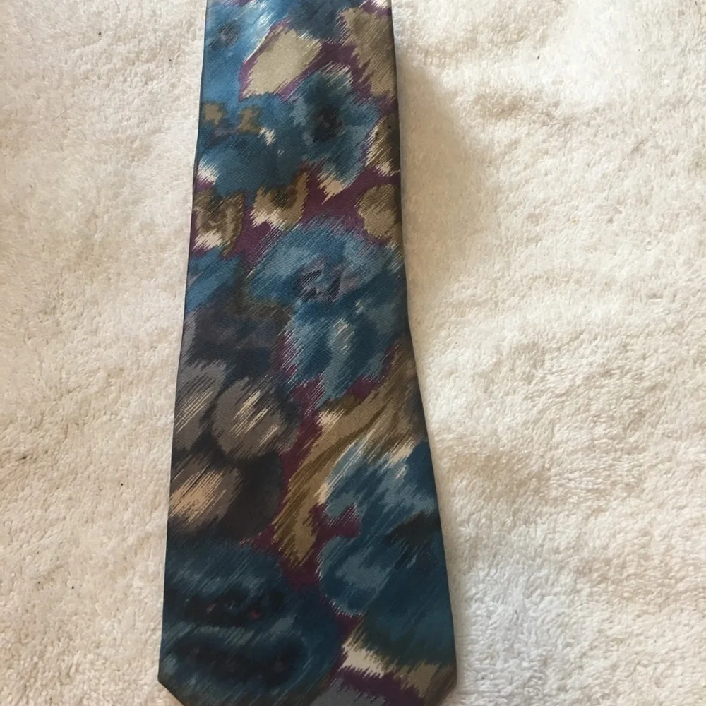 5 Pc bundle of men’s 100% silk ties.